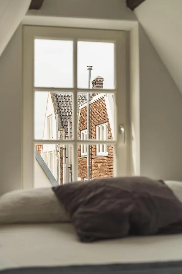 Tiny Attic On The Herengracht, Private Room Amsterdam Homestay