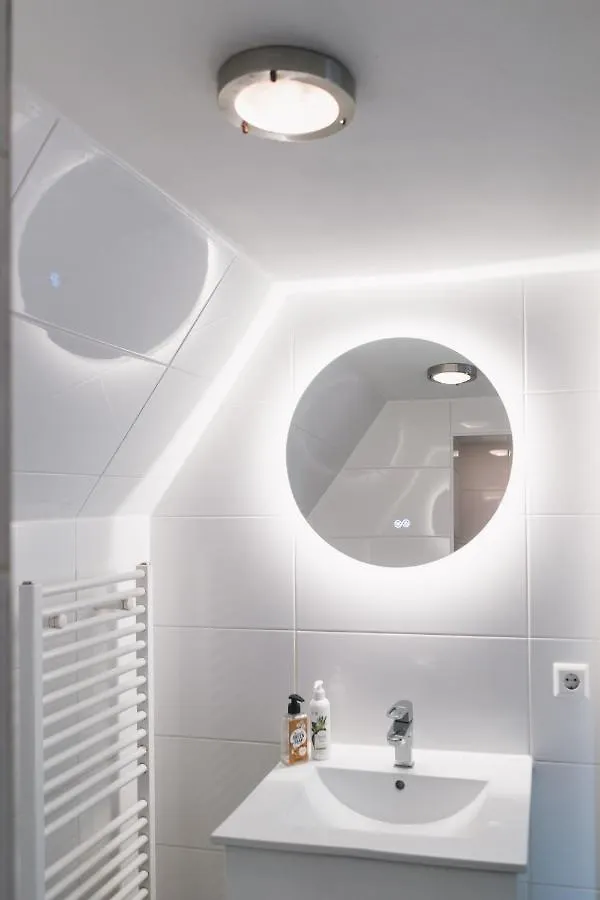 Tiny Attic On The Herengracht, Private Room Amsterdam Homestay
