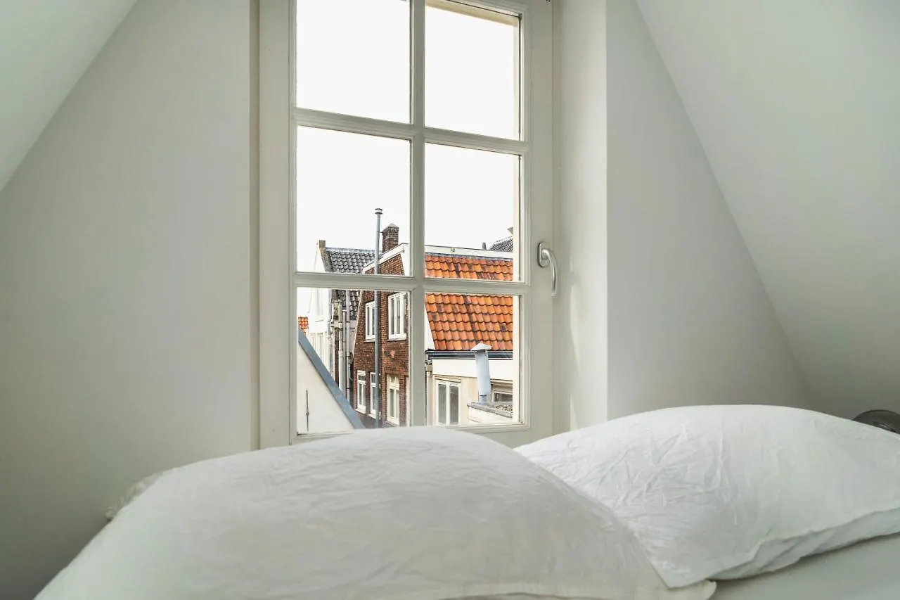 Homestay Tiny Attic On The Herengracht, Private Room Amsterdam